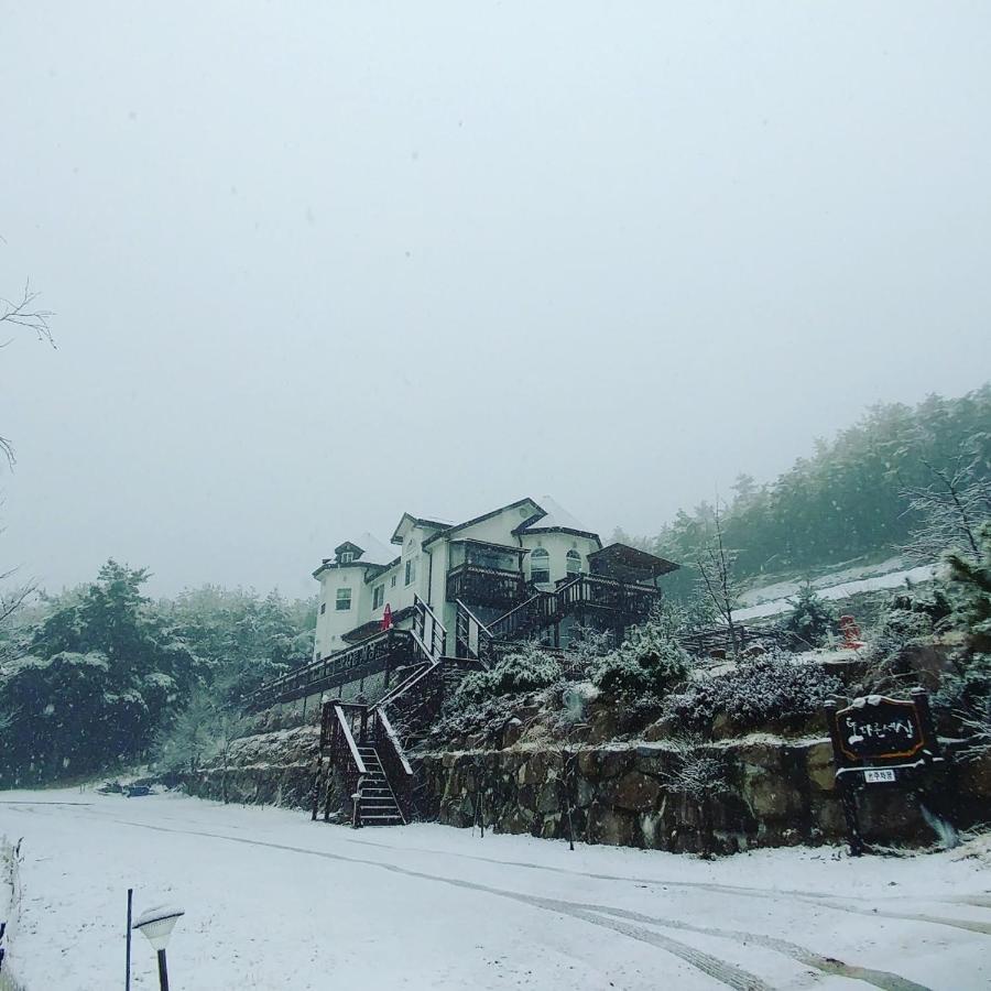 Another World Pension Gyeongju Ngoại thất bức ảnh