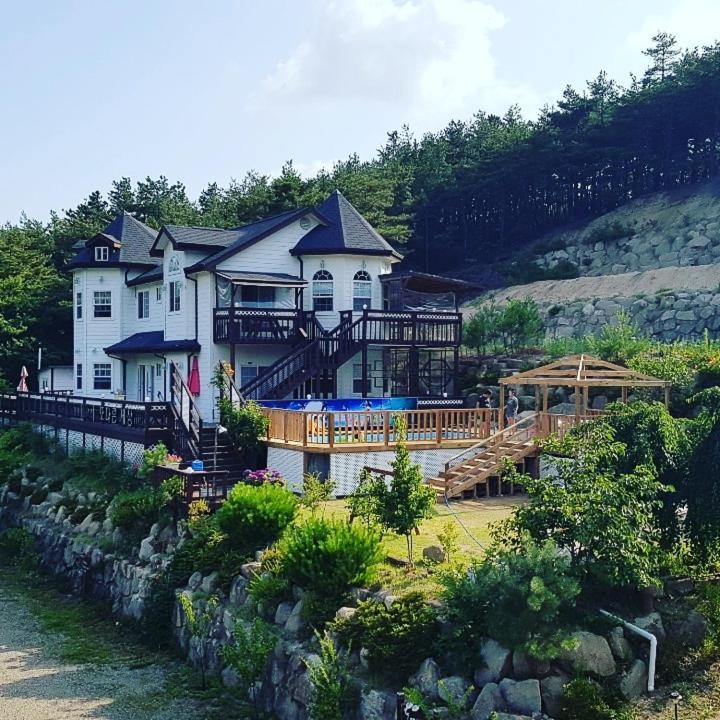 Another World Pension Gyeongju Ngoại thất bức ảnh