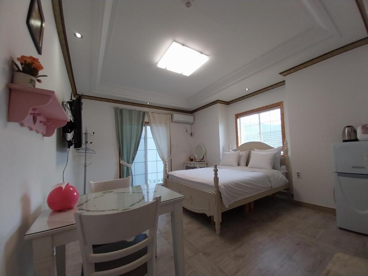 Another World Pension Gyeongju Ngoại thất bức ảnh